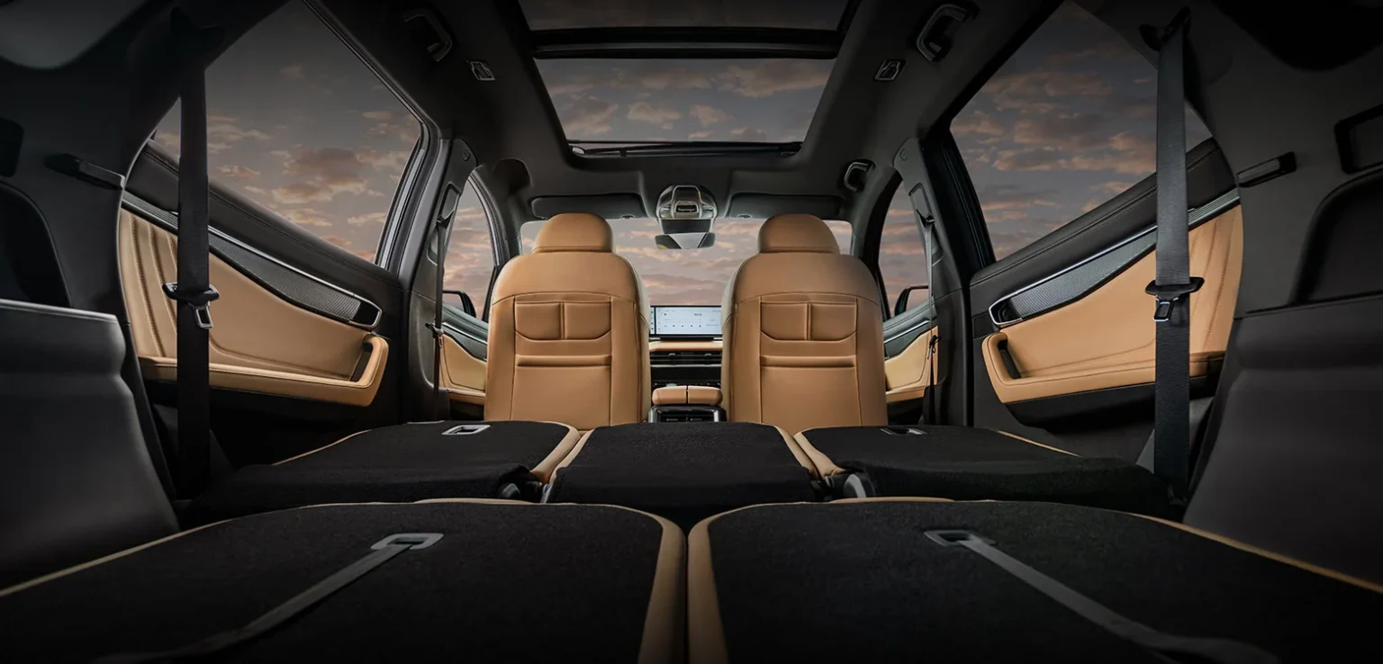 01-B_020_005_001-interior-1536x738